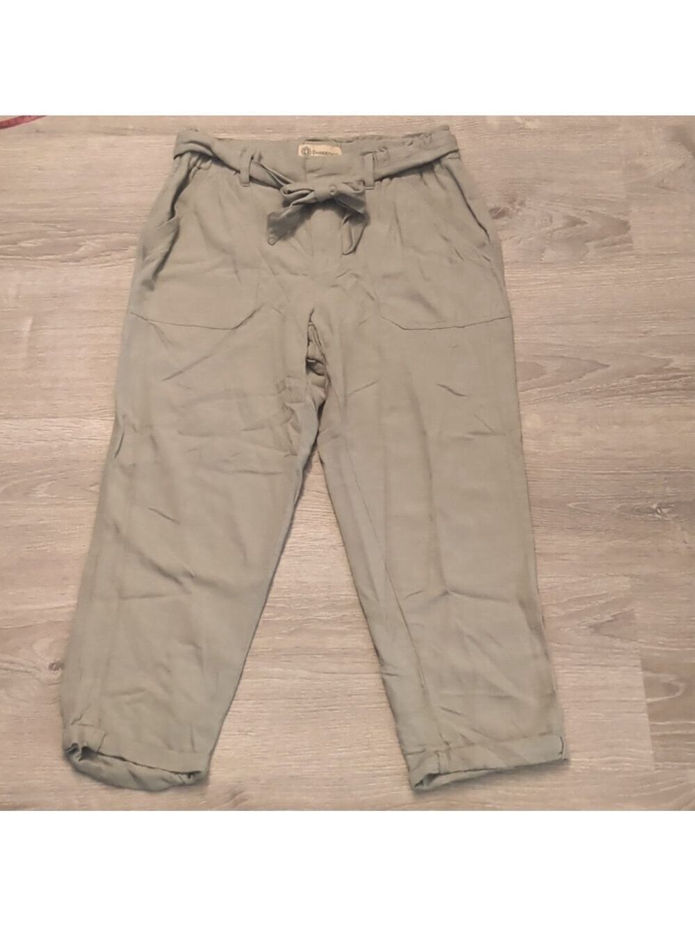 Democracy high rise green cropped belted pants size 6